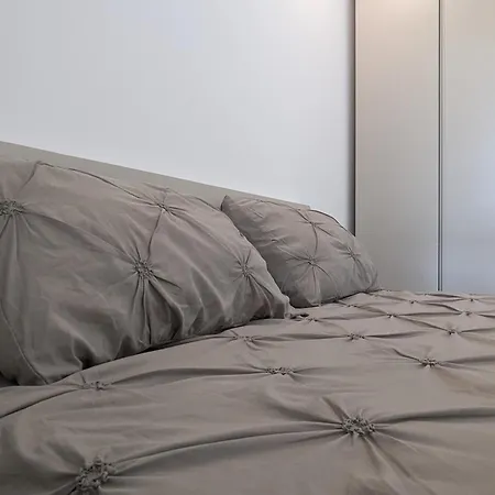 Daire House With Vineyard View, For 3 Guests, With Private Covered Parking Space