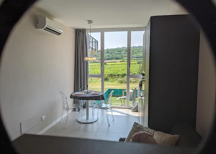 House With Vineyard View, For 3 Guests, With Private Covered Parking Space Apartment Negrar