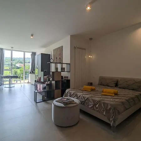 Apartment House With Vineyard View, For 3 Guests, With Private Covered Parking Space Negrar
