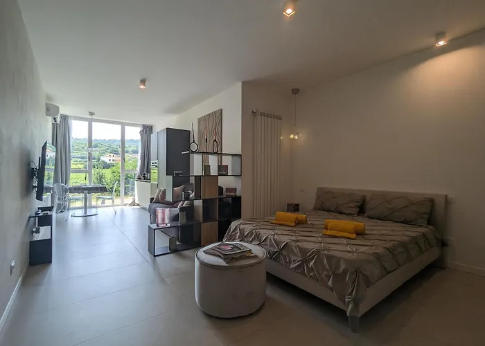 Lägenhet House With Vineyard View, For 3 Guests, With Private Covered Parking Space Negrar
